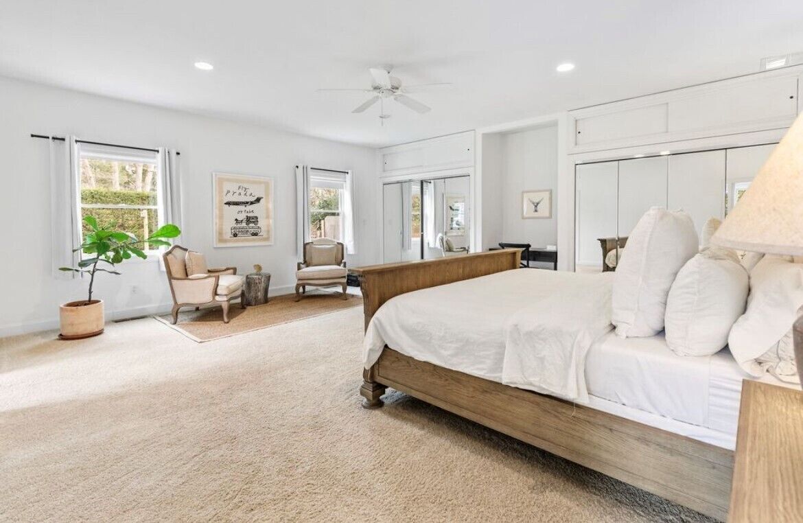 5 bedrooms, desk, iron/ironing board, WiFi