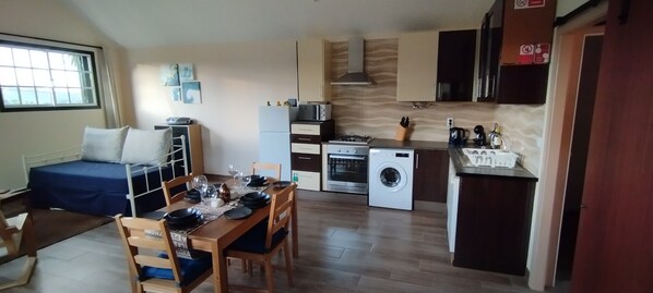 Frigorífic, microones, forn i placa de cuina