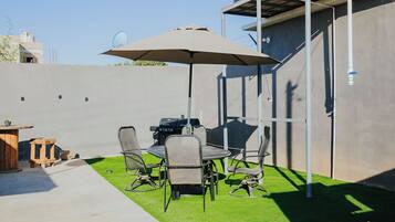 屋外ダイニングエリア