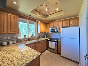 Fridge, microwave, oven, stovetop - Top floor furnished 3BD/2BA Park City condo for rent, beautiful mountain views! (Park City)