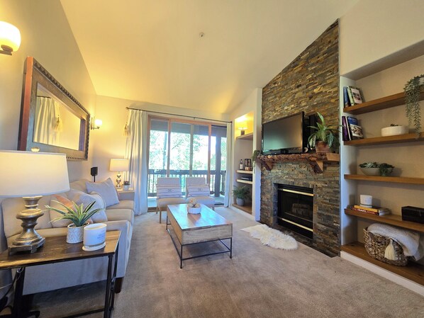 TV, fireplace, DVD player, books - Top floor furnished 3BD/2BA Park City condo for rent, beautiful mountain views! (Park City)