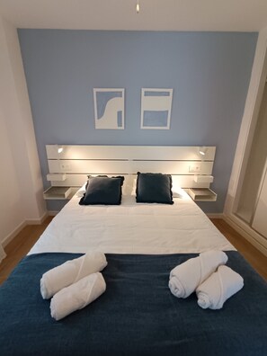 2 soverom, strykejern/-brett, reiseseng for barn og wi-fi