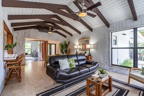 Deluxe-Haus, Gartenblick | Wohnzimmer