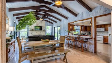 Rumah Deluks, pemandangan kebun | Ruang makan