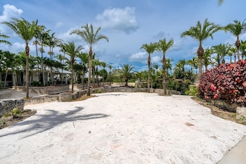 Farmhouse Oasis Retreat in Homestead