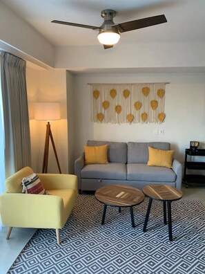 Smart TV - LIFE  Bucerias 211 APT just one block on the beach in Golden zone (Bucerías)