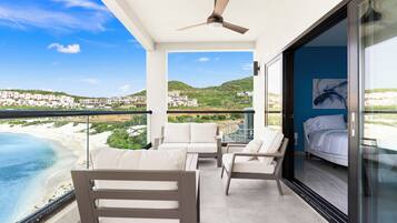 Superior Condo, 3 Bedrooms, Bay View, Oceanfront | Terrace/patio