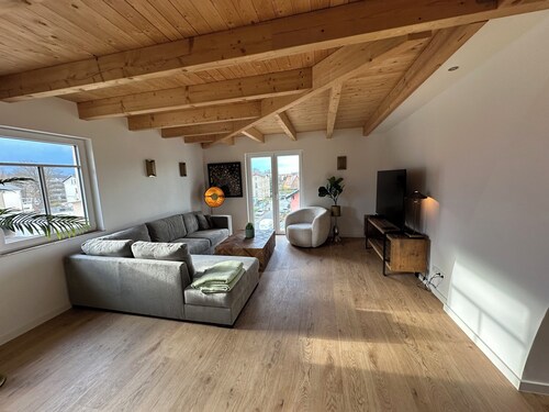 Modern and comfortable apartment with 2 bedrooms, tower room and balcony.