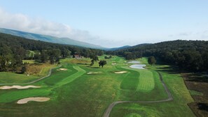 Golf - Trailblazer - hot tub, trail, game room, pets, wifi, fire pit, view, secluded (Berkeley Springs)
