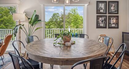 Trailblazer - hot tub, trail, game room, pets, wifi, fire pit, view, secluded