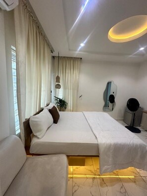 Deluxe kamer, balkon, uitzicht op stad | Uitzicht vanaf balkon