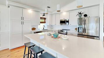 Appart'hÎtel, plusieurs lits, patio, vue océan (Oceanside Unit A) | Cuisine privée