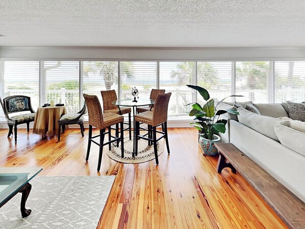 Condo, varias camas, patio, vista al océano (Oceanside Unit A) | Vista desde la propiedad