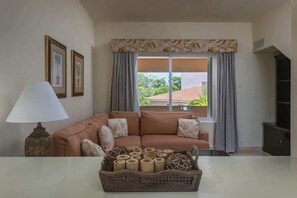 TV - Puerto Aventuras: villas with pools and luxury (Solidaridad)