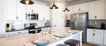 Charming Cottage EV Charging + Huge Yard