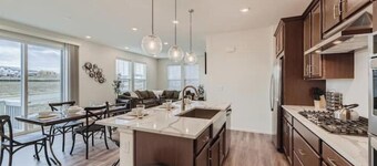 Spacious Cozy Retreat with Fireplace between Parker & Castle Rock