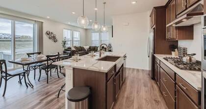 Spacious Cozy Retreat with Fireplace between Parker & Castle Rock