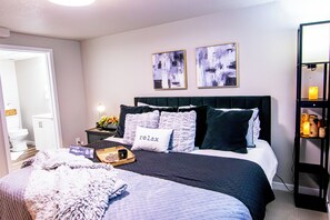 4 bedrooms, WiFi - 4-Bedroom Comfort Near It All • Fire Pit & More! (Littleton)