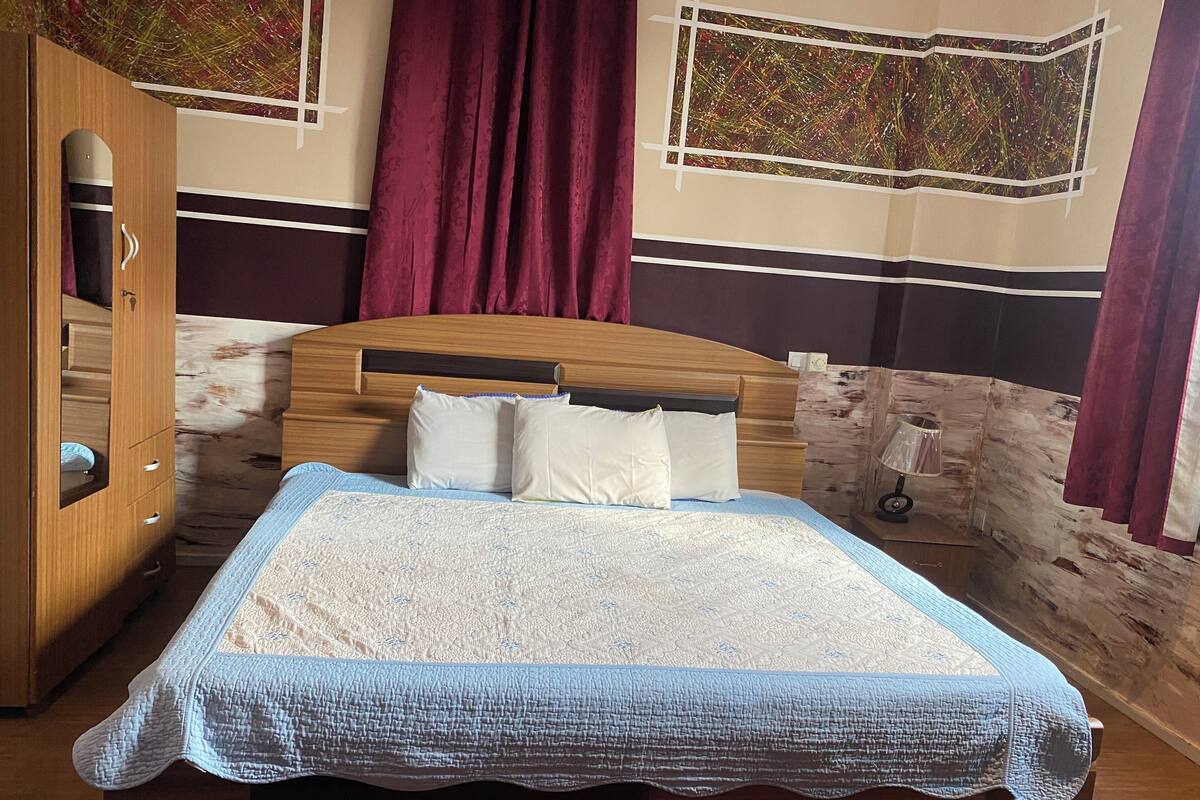 書桌、筆電工作空間、免費無線上網