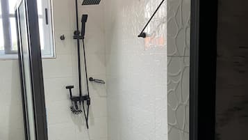 Bureau, espace de travail pour ordinateur portable, Wi-Fi gratuit