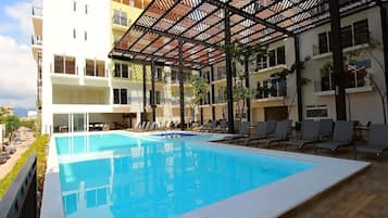 Piscina externa, piscina aquecida