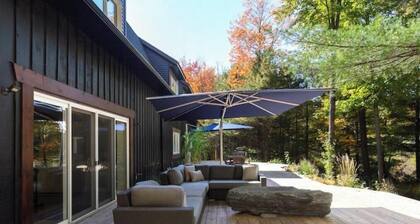 Fully Renovated 8 Bedroom Private Retreat-Black Lake Lodge