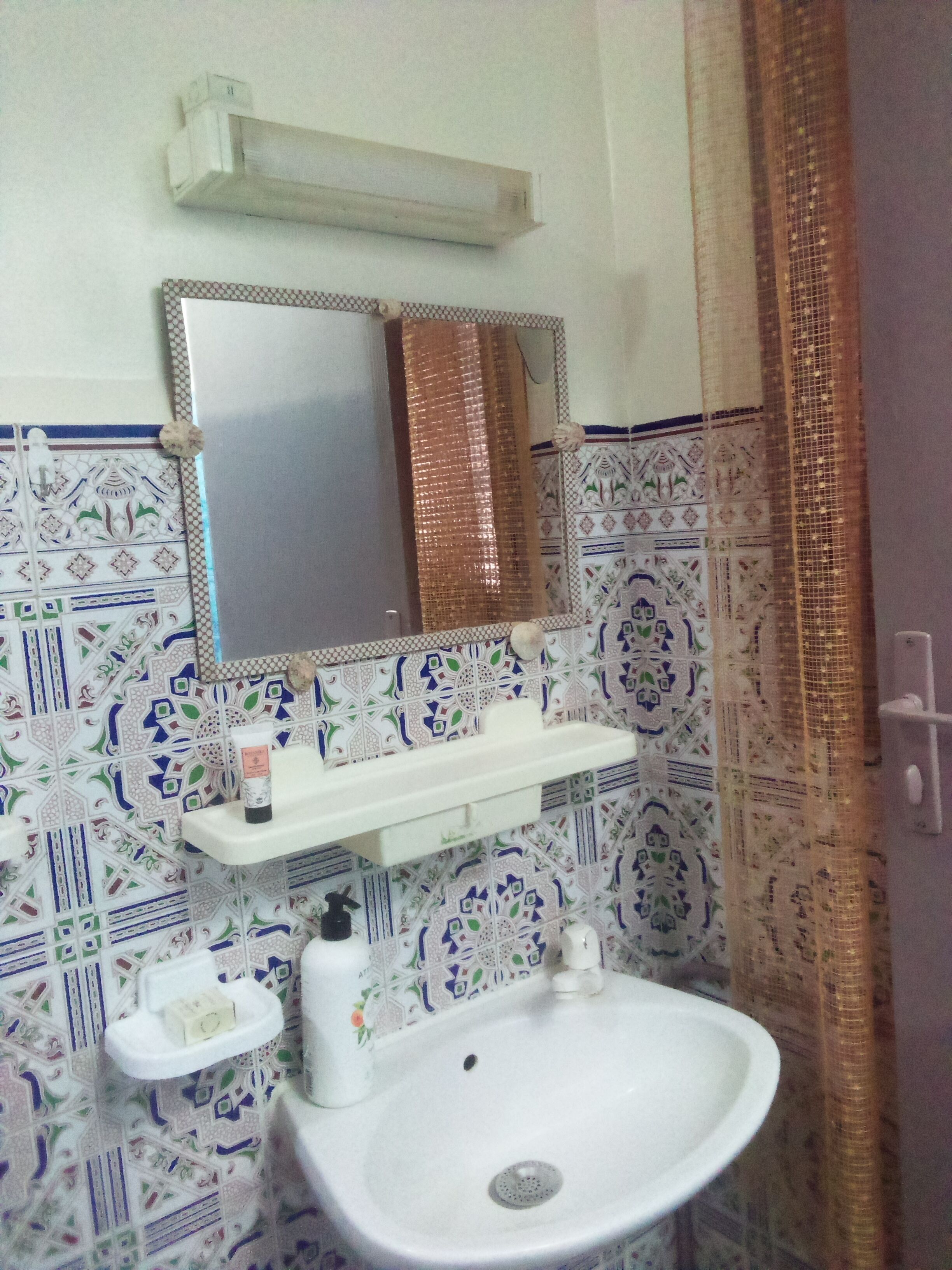 Suihku, pyyhkeet, vessapaperi