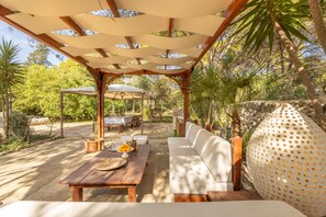 屋外ダイニングエリア