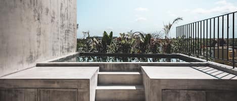 Outdoor pool, pool umbrellas, sun loungers