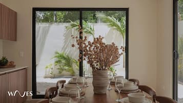 Habitación, 2 habitaciones | Restaurantes