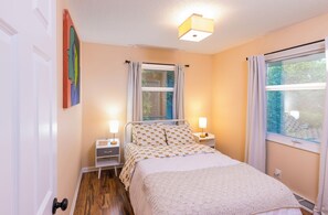 4 habitaciones, tabla de planchar con plancha, wifi y ropa de cama 