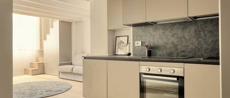 Réfrigérateur, micro-ondes, four, plaque de cuisson