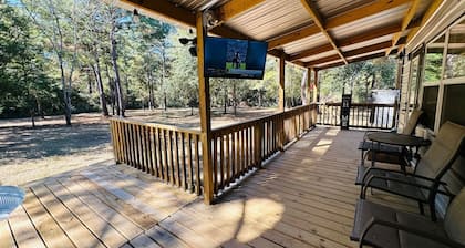 Beautiful cozy cabin on 5 secluded acres in Navasota, TX.