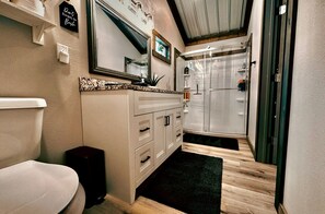 Shower, hair dryer, towels, soap - Beautiful cozy cabin on 5 secluded acres in Navasota, TX. (Navasota)