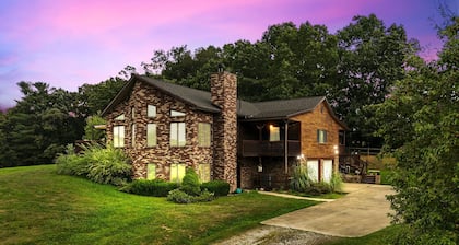 40 Acres, Beautiful House, Private Golf Course!