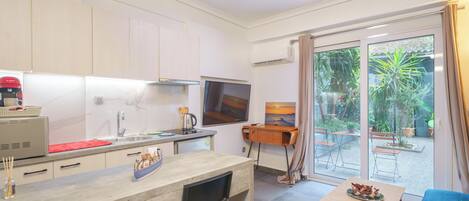 雪櫃、微波爐、爐具、咖啡機/沖茶器