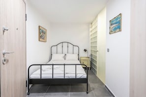 1 bedroom, desk, iron/ironing board, free WiFi