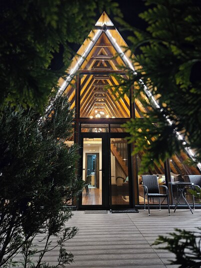 Cozy 2-bedroom cabin in charming Konatice with AC, WiFi