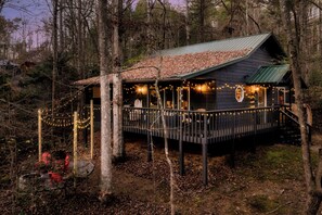 Exterior - Romantic cabin with Sauna, fitness room in Gatlinburg, near NP, Pet-Friendly (Gatlinburg)