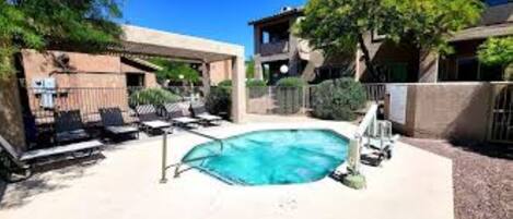 Bain à remous extérieur