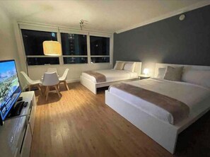 Iron/ironing board, WiFi, bed sheets - Cozy Studio Bay View!

 (Miami)