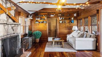 Cabin, 5 Bedrooms, Lake View, Lakeside | 5 bedrooms, hypo-allergenic bedding, blackout drapes, iron/ironing board