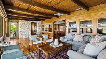 Cabin, 5 Bedrooms, Lake View, Lakeside | 5 bedrooms, hypo-allergenic bedding, blackout drapes, iron/ironing board