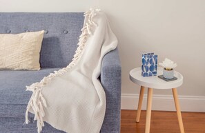 TV connectée, table de tennis de table, espaces bureaux