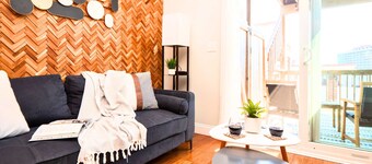 Jennifer's Private City View Apartment Relaxing Deck