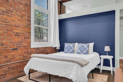 Jennifer’s Stylish Downtown Brick Foundry Escape