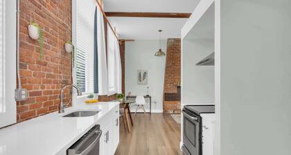 Jennifer’s Stylish Downtown Brick Foundry Escape