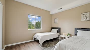 2 bedrooms, iron/ironing board, WiFi, bed sheets