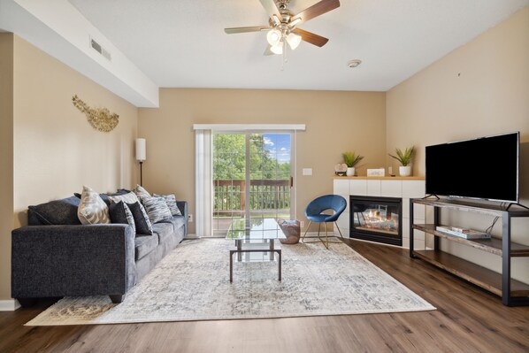 Télévision, cheminée