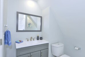 Shower, hair dryer, towels, shampoo